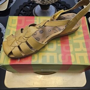 BareTraps Women's Mustard Sandals